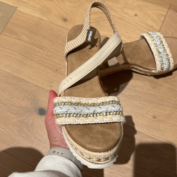 Wedge sandals - Picture 3 of 3